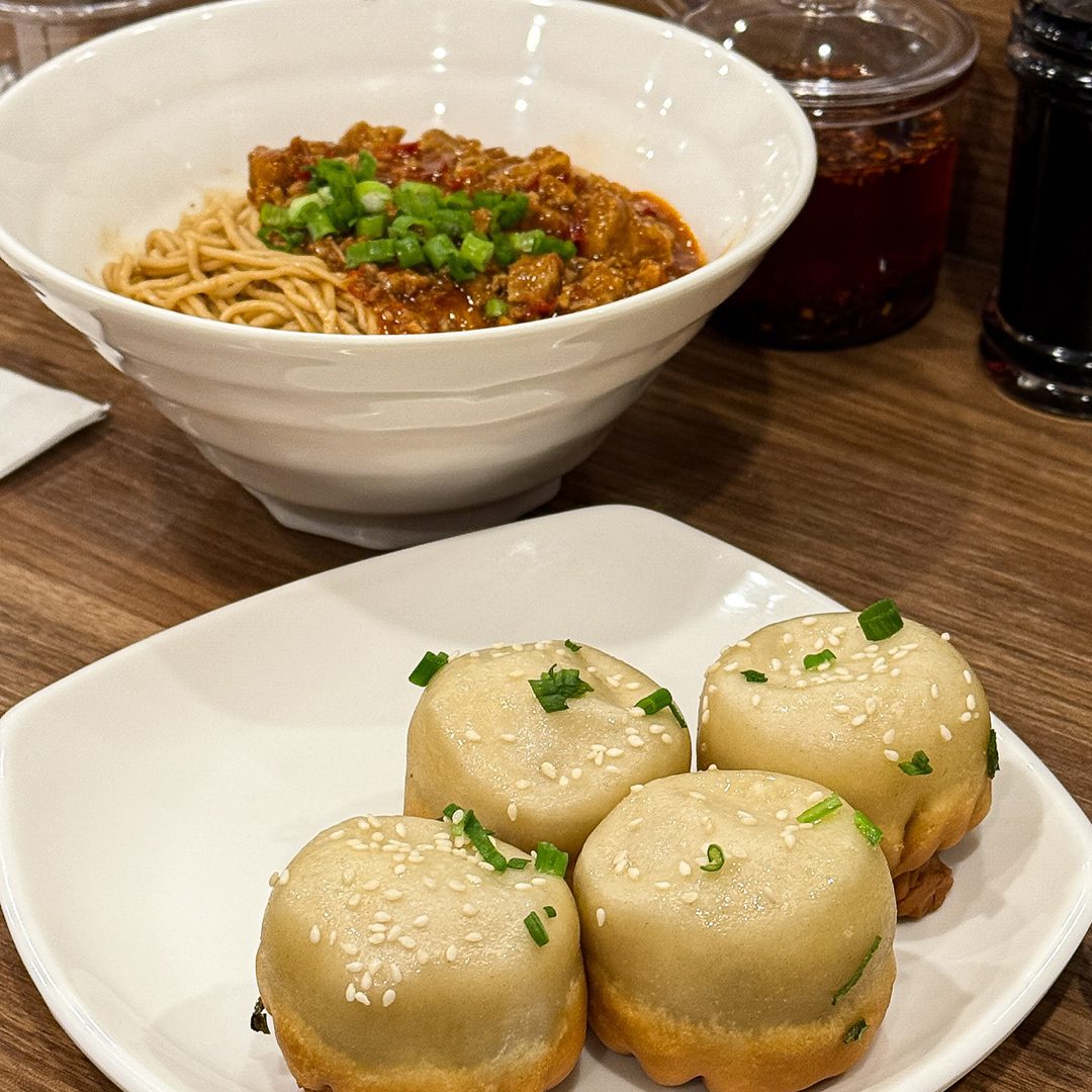 Dumplings poêlés de Sang-Ji Bao Frit au centre-ville de Montréal.
